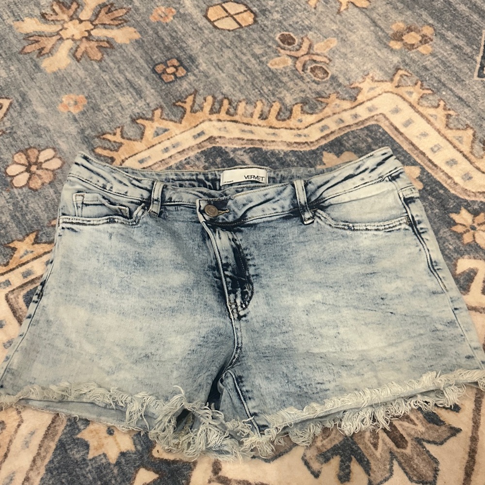 Vervet Women's Frayed Hem Denim Shorts